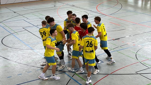 B1 unterliegt dem Tabellenführer in starkem Spiel mit 32:39